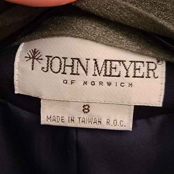 Vintage John Meyer of Norwich Navy Blue Suit Size 8 - Picture 3 of 4